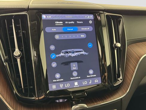 Certified 2023 Volvo XC60 B5 Ultimate w/ Climate Package AWD/4WD image 16