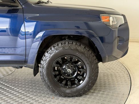 Used 2022 Toyota 4Runner SR5 Premium w/ Moonroof Package AWD/4WD image 13