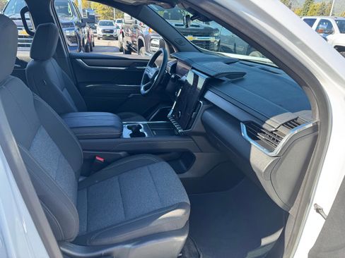 Used 2025 GMC Acadia Elevation image 19