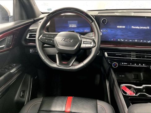 Used 2025 Chevrolet Traverse RS image 17