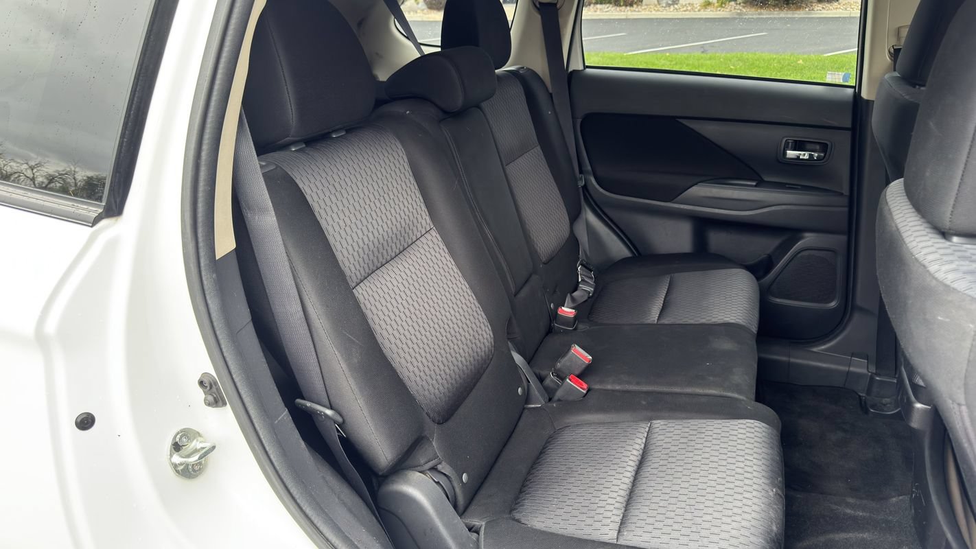 Used 2014 Mitsubishi Outlander SE FWD image 24