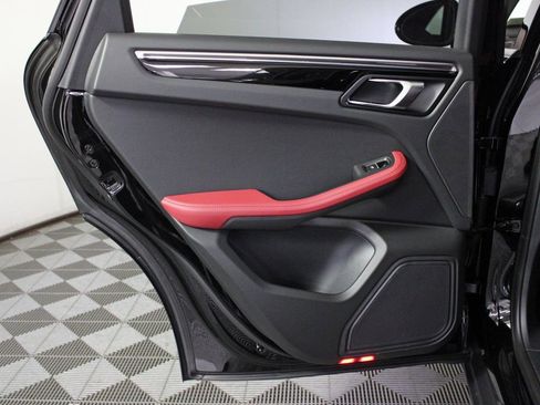 Certified 2026 Porsche Macan AWD/4WD image 33