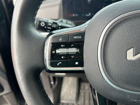 Used 2025 Kia Carnival SX Prestige image 19