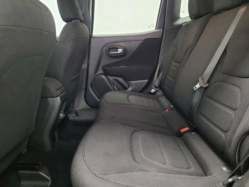 Used 2021 Jeep Renegade Latitude FWD image 18