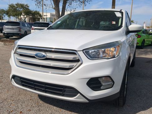 Used 2019 Ford Escape SE image 9