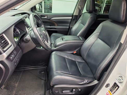 Used 2018 Toyota Highlander XLE AWD/4WD image 9