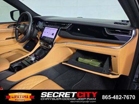 Used 2023 Jeep Grand Cherokee L Summit AWD/4WD image 33