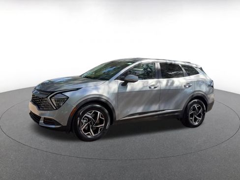 Used 2025 Kia Sportage LX FWD image 9