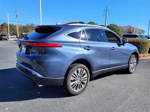 Certified 2024 Toyota Venza XLE image 10