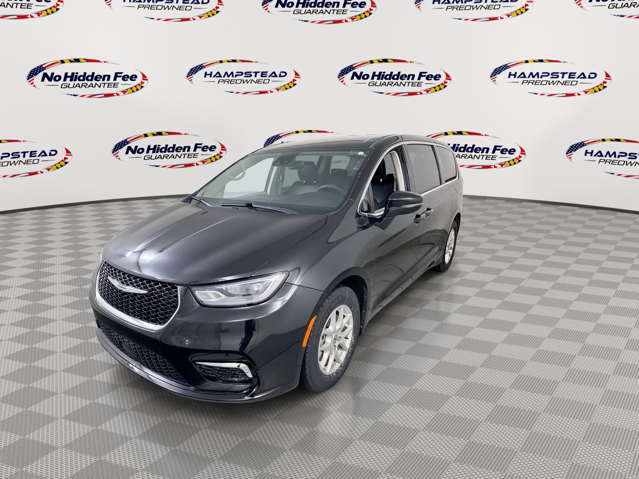 Used 2023 Chrysler Pacifica Touring-L FWD image 5