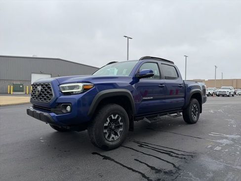 Used 2023 Toyota Tacoma TRD Off-Road image 3