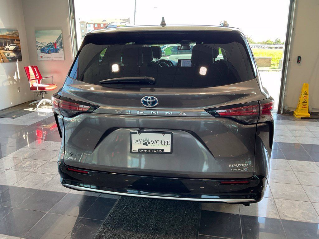 Certified 2023 Toyota Sienna Limited AWD/4WD image 5