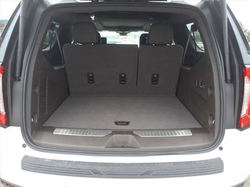 Used 2024 GMC Yukon XL Denali w/ Advanced Technology Package image 19