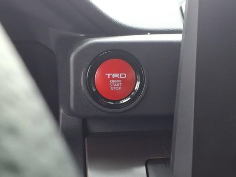 Certified 2025 Toyota Tacoma TRD Off-Road AWD/4WD image 8