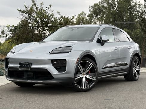 Used 2025 Porsche Macan 4S Electric image 1