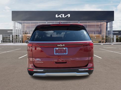 Used 2024 Kia Carnival LX FWD image 5
