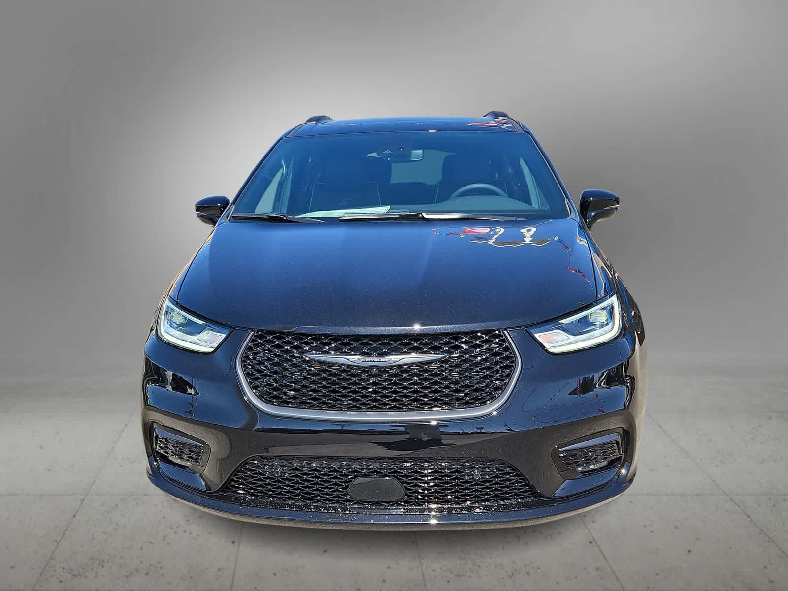 New 2026 Chrysler Pacifica Limited w/ S Appearance Package AWD/4WD image 3