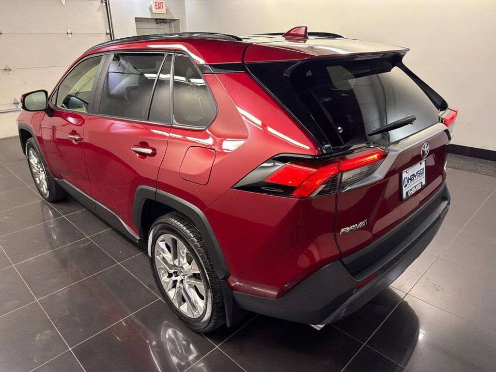 Used 2019 Toyota RAV4 Limited w/ Cold Weather Package AWD/4WD image 4