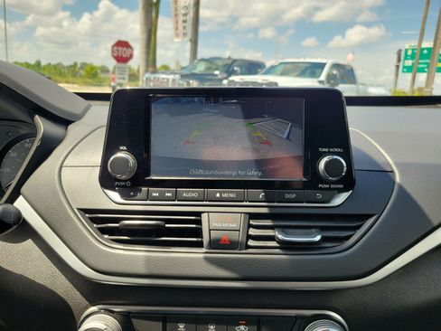 Used 2024 Nissan Altima 2.5 S FWD image 10