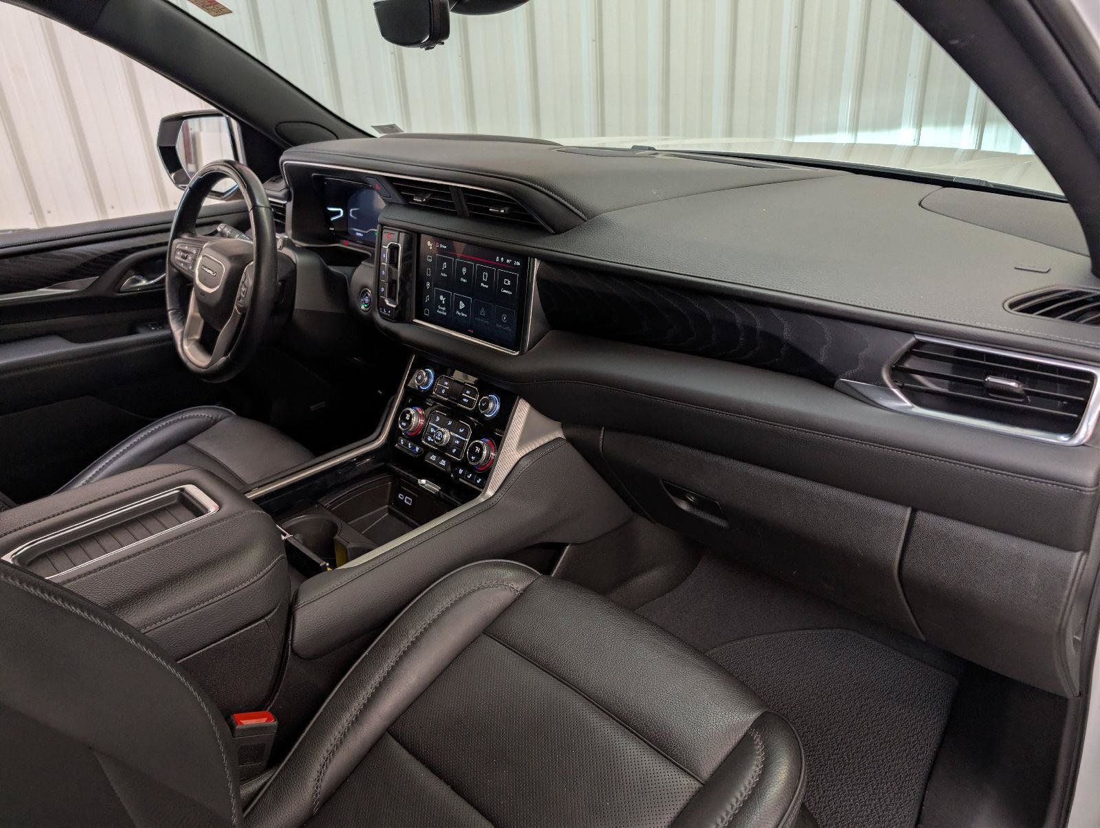 Used 2023 GMC Yukon Denali w/ Advanced Technology Package AWD/4WD image 6