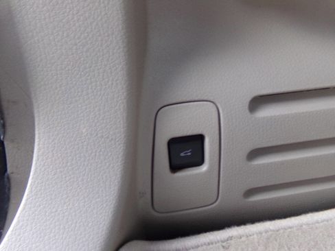 Used 2012 Lincoln MKX FWD image 24