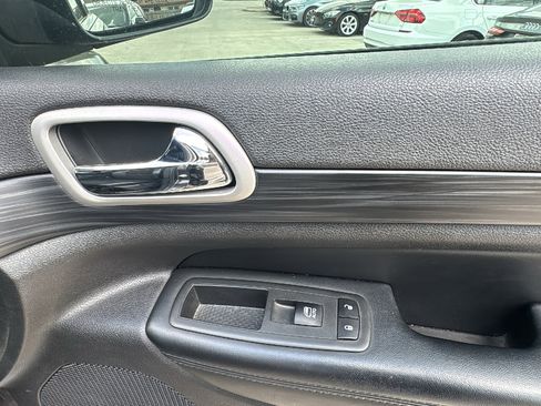 Used 2020 Jeep Grand Cherokee Altitude image 30