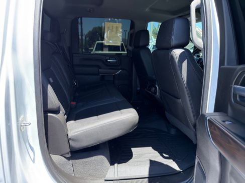 Used 2023 GMC Sierra 2500 SLT w/ SLT Preferred Package AWD/4WD image 12