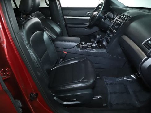 Used 2019 Ford Explorer XLT w/ Equipment Group 202A AWD/4WD image 38