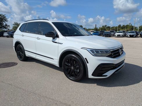 Used 2022 Volkswagen Tiguan SE R-Line FWD image 2