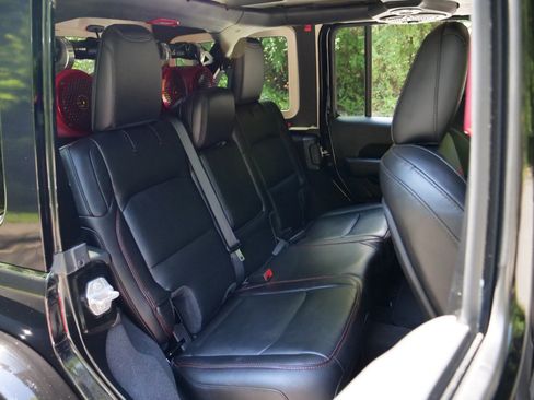 Used 2021 Jeep Wrangler Unlimited Rubicon AWD/4WD image 44
