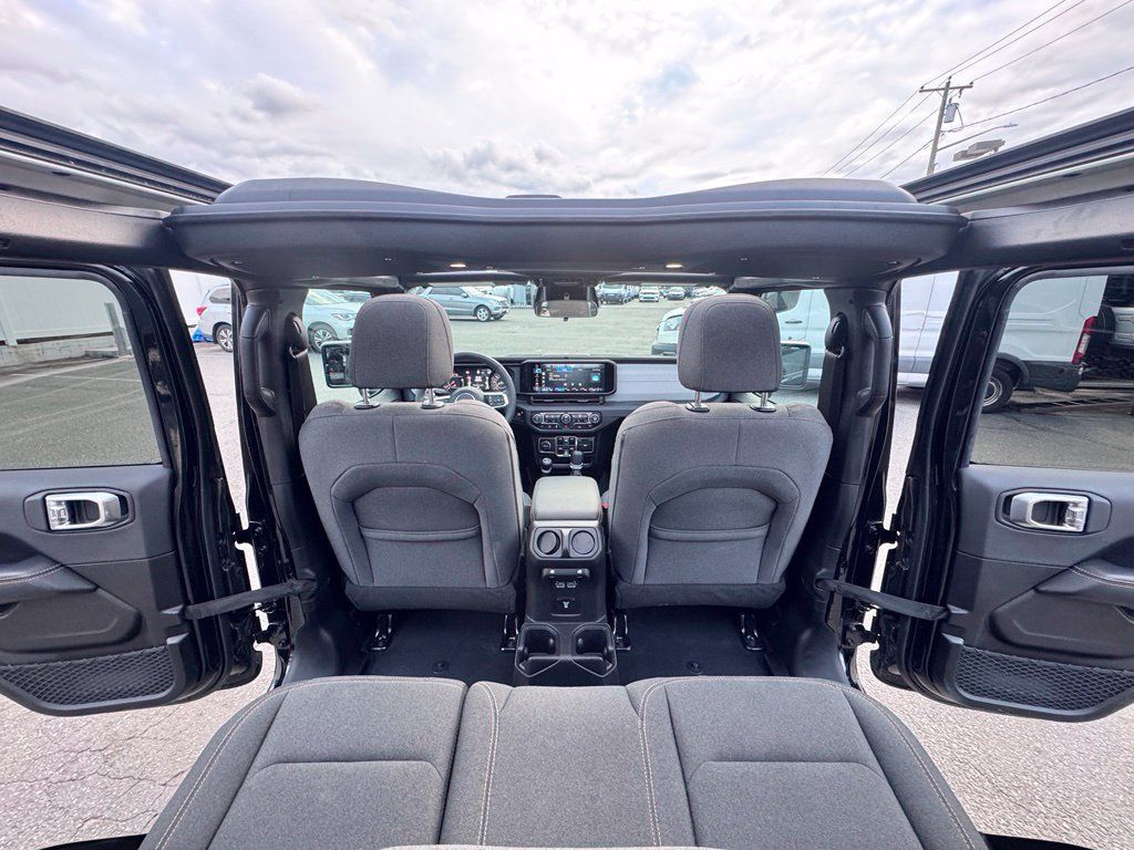 Used 2026 Jeep Wrangler Unlimited Sahara AWD/4WD image 23