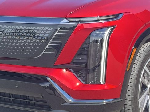 Certified 2026 Cadillac Vistiq Sport w/ LPO, Floor Liner Package AWD/4WD image 9