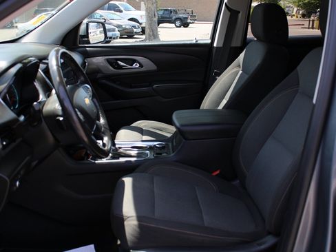 Used 2020 Chevrolet Traverse LT w/ Driver Confidence II Package AWD/4WD image 14