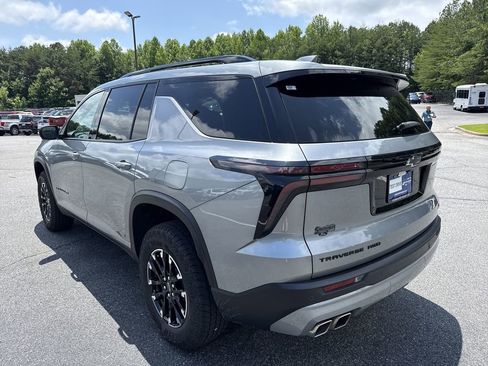 Used 2025 Chevrolet Traverse Z71 w/ Driver Confidence Package AWD/4WD image 5