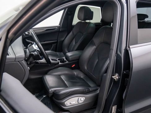 Used 2017 Porsche Macan image 14