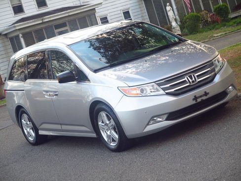 Used 2012 Honda Odyssey Touring Elite image 19