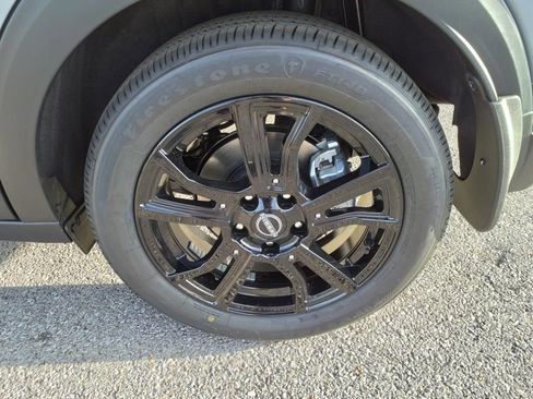 Used 2023 Nissan Kicks SR w/ SR Premium Package FWD image 5