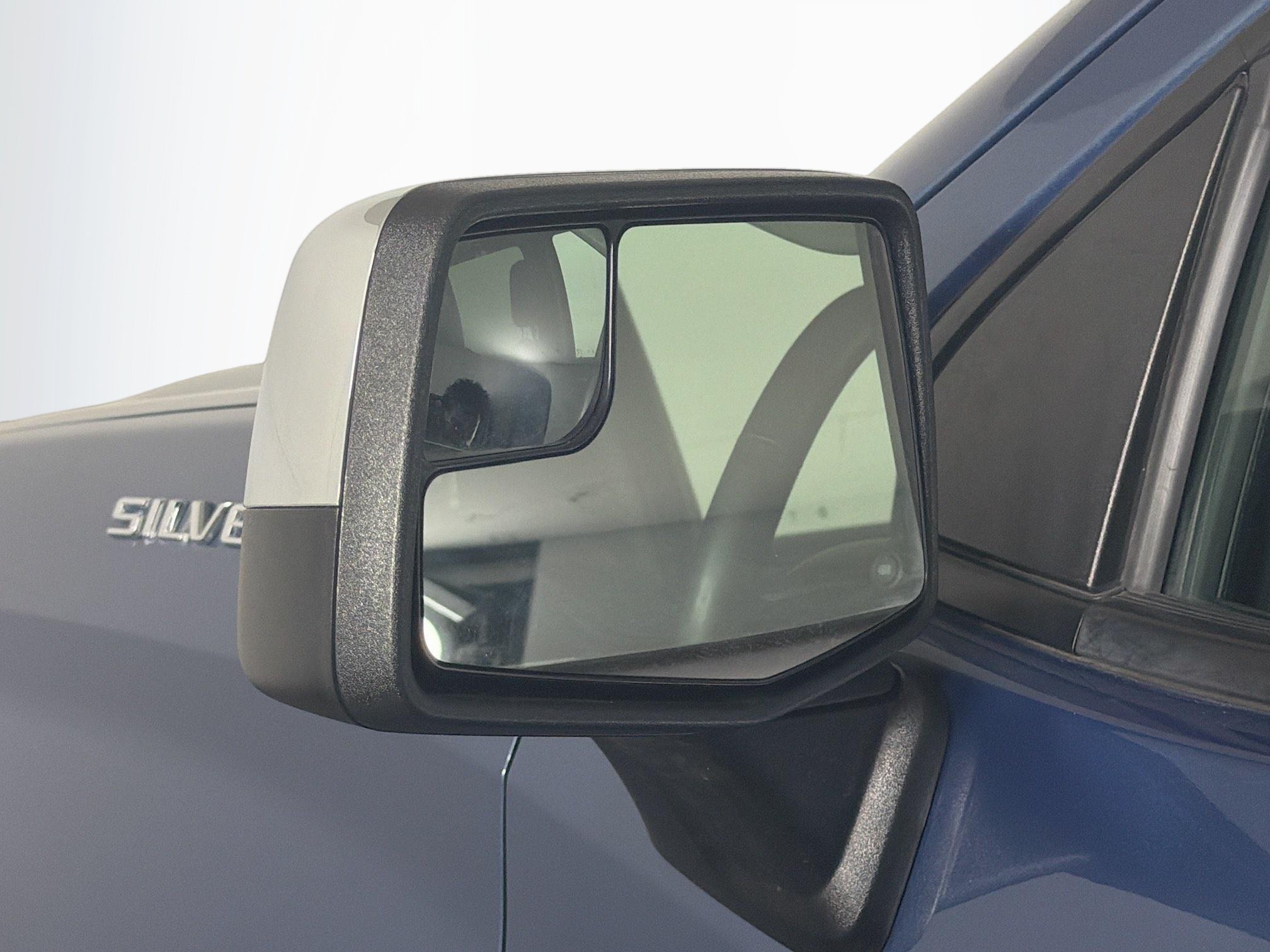 Used 2024 Chevrolet Silverado 1500 LT AWD/4WD image 16
