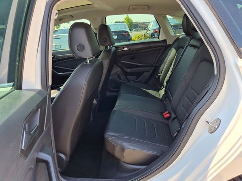 Used 2021 Volkswagen Jetta SEL Premium FWD image 28