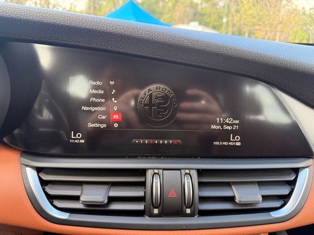 Used 2018 Alfa Romeo Giulia Ti Sport w/ Quick Order Package 22S Sport AWD/4WD image 4