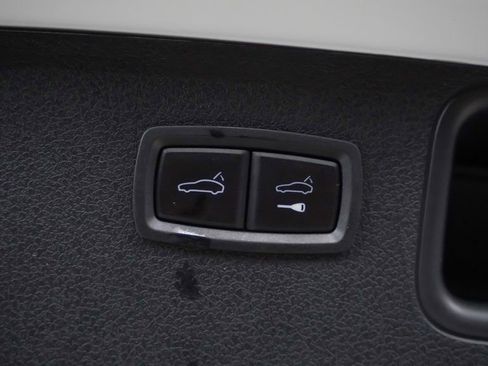 Used 2025 Porsche Macan AWD/4WD image 14