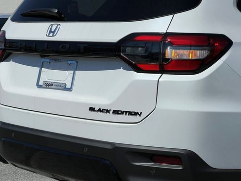 New 2026 Honda Pilot Black Edition image 4