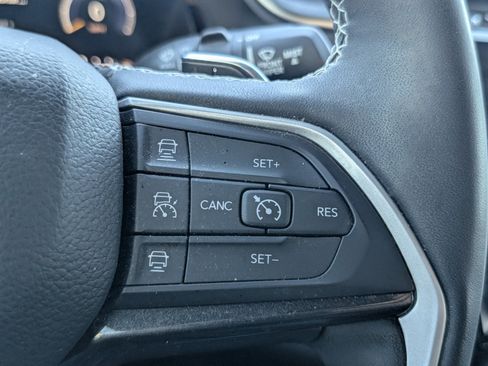 Used 2023 Jeep Grand Cherokee Altitude image 11