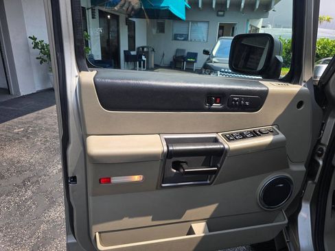 Used 2003 HUMMER H2 w/ Preferred Equipment Group AWD/4WD image 9