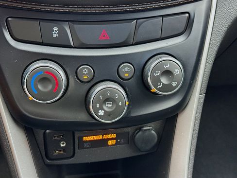 Used 2020 Chevrolet Trax LS FWD image 12