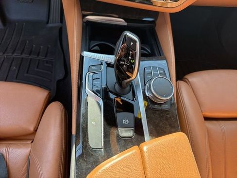 Used 2017 BMW 540i xDrive image 32