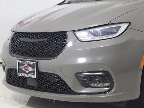 Used 2021 Chrysler Pacifica Touring-L w/ S Appearance Package FWD image 54