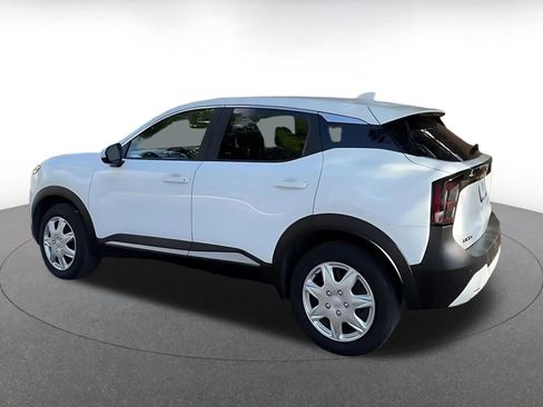 Used 2025 Nissan Kicks SV FWD image 10
