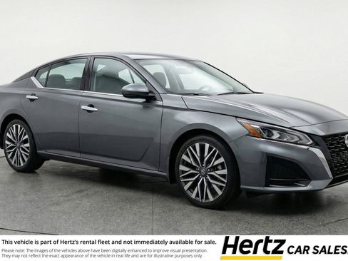Used 2025 Nissan Altima 2.5 SV image 1