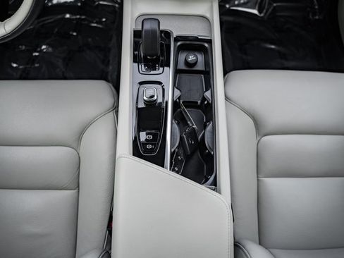 Used 2024 Volvo S60 B5 Plus image 24